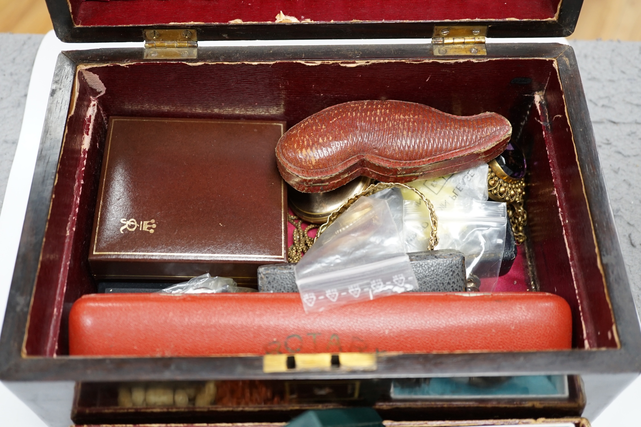 A quantity of assorted interesting Victorian and later jewellery, etc including necklaces, a pinchbeck bracelet, earrings, enamelled butterfly brooches including 925, Scottish hardstone brooches, an enamelled open work b